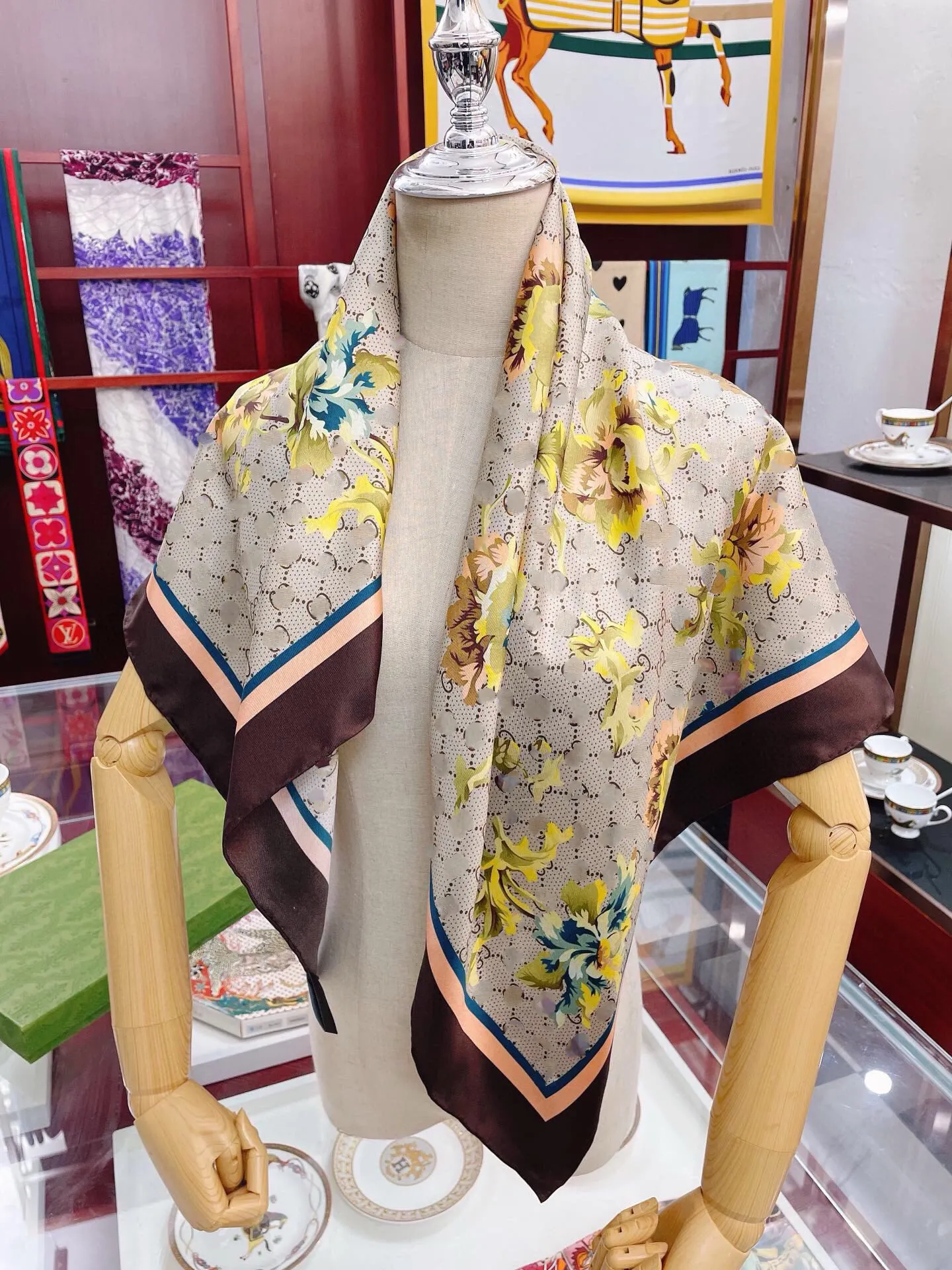 2024 Nouveau foulard imprimé double face en soie de créateur GG Foulards Foulard de créateur motif classique taille 90 * 90 cm 100% haut en soie 7A