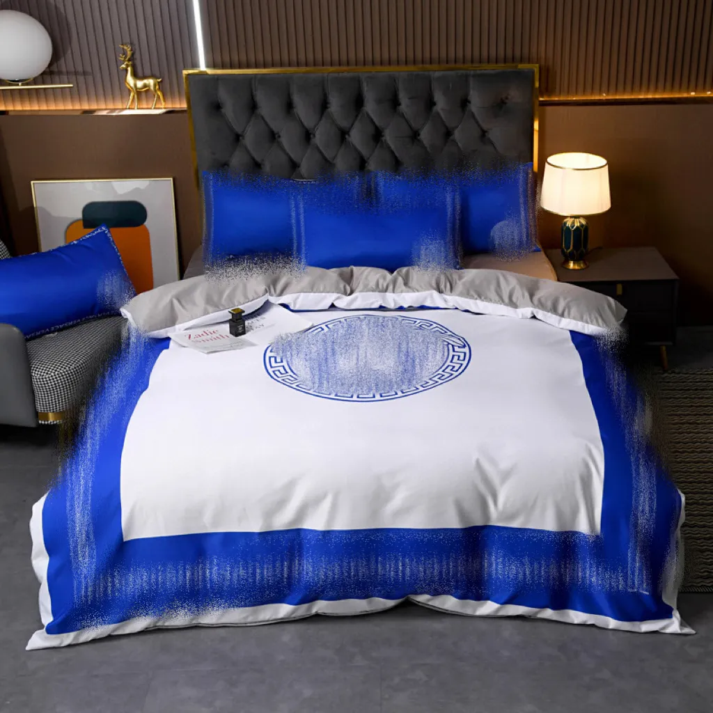 Conjuntos de cama de designer azul real com letra v impressa queen king size capa de edredão quarto primavera designer lençol fronhas de seda cetim capas de edredom de luxo 4 peças