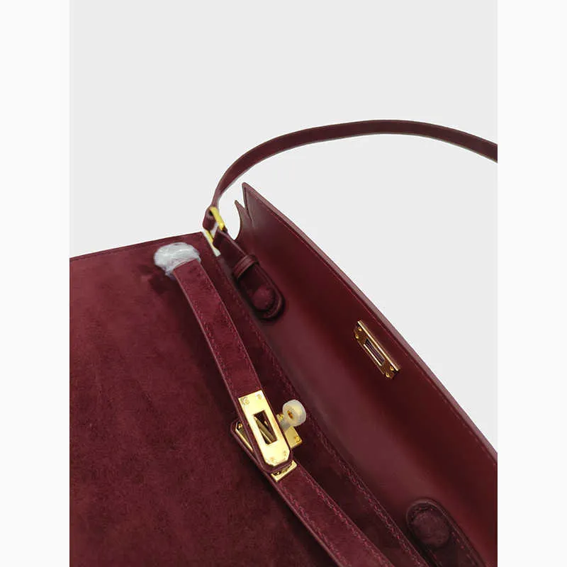 A Kely'sbag Bolsa de camurça outono e inverno 2024 Nova bolsa de couro genuíno nas axilas Método Stick Bag Moda versátil bolsa crossbody de um ombro para mulheres