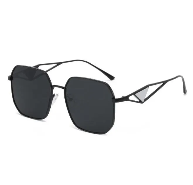 Diseñador de moda PPDDA Gafas de sol Gafas clásicas Gafas Protección contra la radiación de playa al aire libre Gafas de sol para hombre Mujer Opcional Firma triangular 5 colores