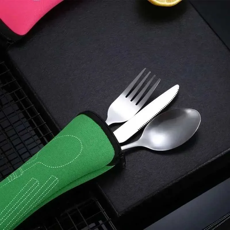 Camp Kitchen 3tpcs Steel Knifes Fork Spoon Set Family Travel Camping Cutlery Eyeful Four-Piece Ceries Lediset Set med Case for Kitchen Tools YQ240123