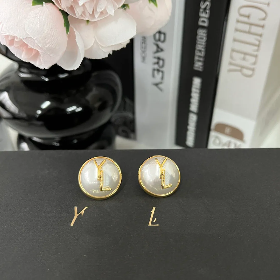 Fashion Gold Plated Pearl New Womens Ear Stud Classic Designer Boutique Jewelry Birthday Love Gift Earring 2024