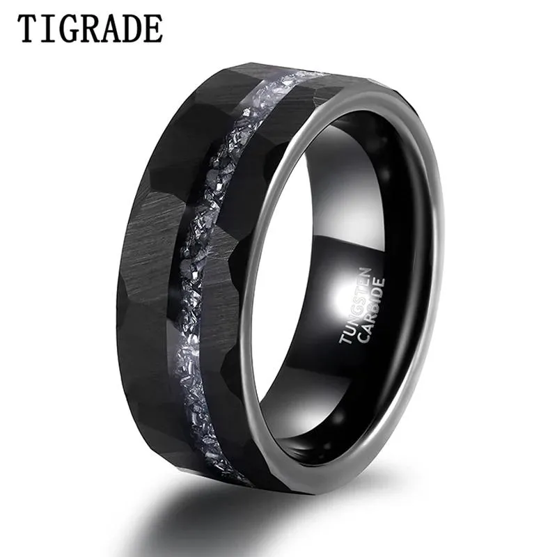 Fasce Tigrade 8mm Uomo Nero Anello in carburo di tungsteno Scorie di alluminio Intarsio Modello martello Scanalatura martellata Fede nuziale Uomo Anelli Comfort