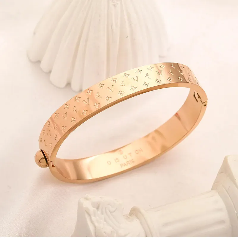 Europe America Fashion Style Bracelets Women Bangle Luxury Designer Jewelry 18K Gold Plated Stainless steel Wedding Lovers Gift Bangles Wholesale S291