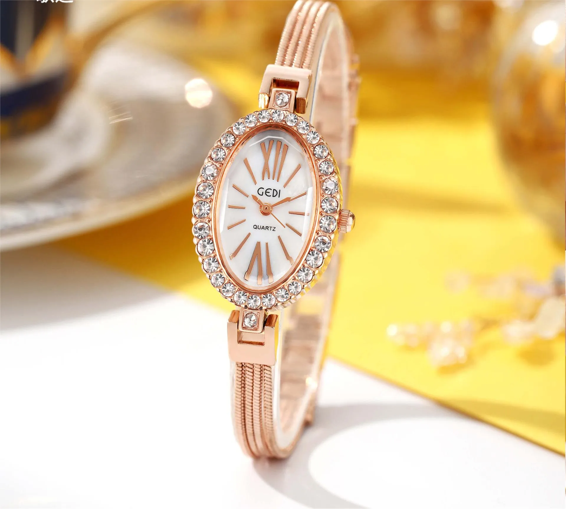 Para mujer simple personalidad llena de diamantes Oval placa pequeña Mujeres Luz de lujo Pulsera de moda reloj de cuarzo resistente al agua montre de luxe regalos