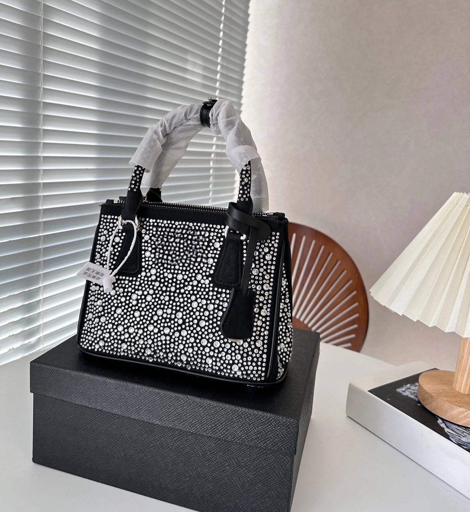 Senior designer fuori piccola borsa 2024 nuova borsa di lusso leggera per ascelle borsa a tracolla dal design di nicchia borsa da sella femminile estate
