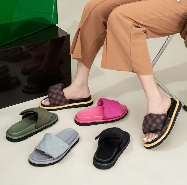 V632 Deslizadores de zapatillas de moda París diapositivas sandalias zapatillas para hombres mujeres Diseñador caliente unisex Piscina playa chanclas Tamaño 36-42