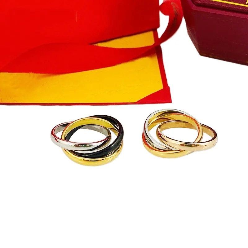 Designer de luxe Trois anneaux de couleur plein ciel étoiles anneaux d'amour pour les femmes nouvelle couleur en acier inoxydable résistant à la mode 18 carats tendance en argent avec boîte rouge