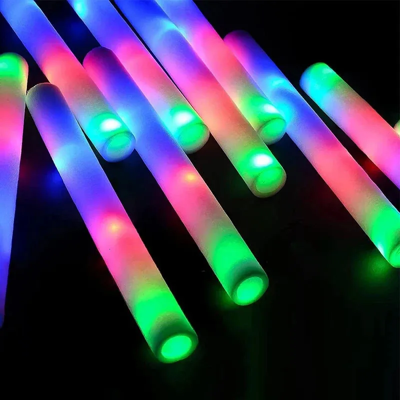 10/15/20 pezzi asta a emissione luminosa a LED asta in schiuma colore sfuso asta a emissione di luce tubo cheerleader RGB luce scura utilizzata per forniture per feste di compleanno e matrimoni 240124