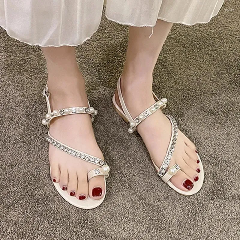 Sandálias Frisadas Cristal Mulheres Flats Sapatos de Verão 2024 Moda Clip Toe Beach Chinelos Tendência Luxo Flip Flops Vestido Feminino Slides