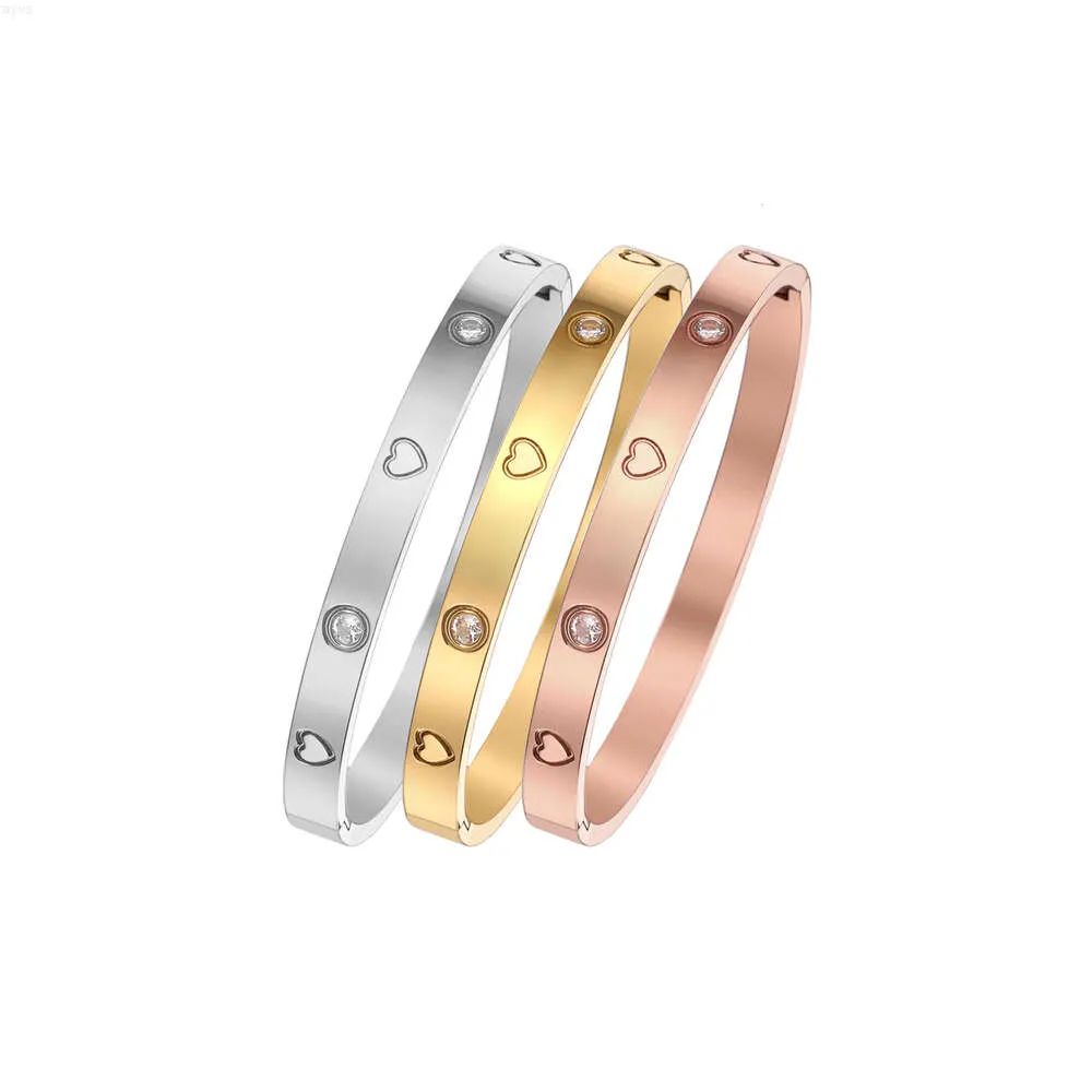 Offre spéciale bracelets bijoux femmes personnalisé coeur gravé forme or Rose argent plaqué acier inoxydable cristal Bracelet