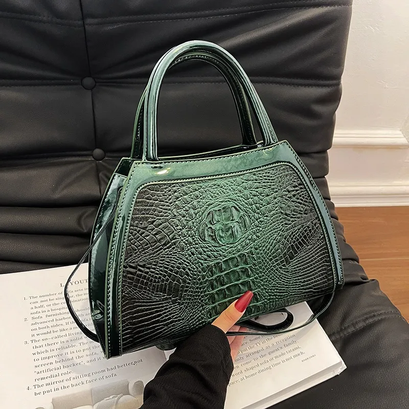 Factory wholesale womens shoulder bag 7 colors elegant retro crocodile mother bag this year's popular embossed ladies handbag street trend leather backpack 8855#