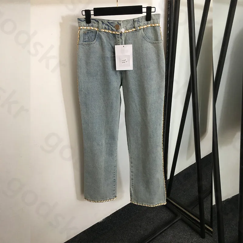 Jeans a gamba dritta con catena Pantaloni da donna in denim larghi con ricamo Cintura casual Pantaloni in denim blu baby in morbido denim