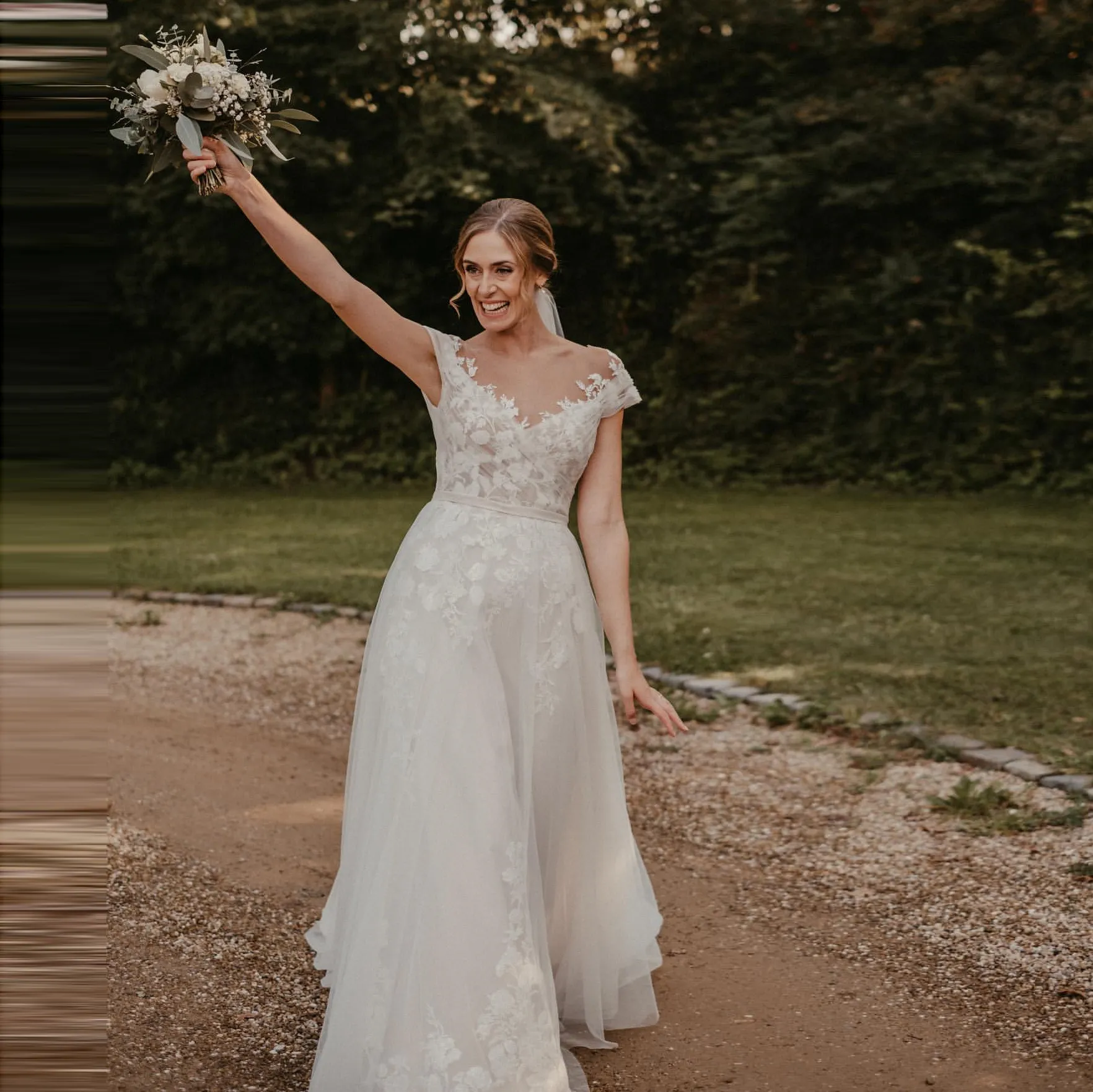 V-Neck A-Line Wedding Dress - Elegant Appliqued Bridal Gown, Custom Floor  Length Vestidos De Novia, Affordable Bride Dress from Dhgate A-Line Wedding  Dresses - price 116.84