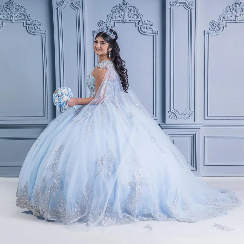 Sky Blue Princess Quinceanera Dress 2024 Off Shoulder Appliques spetspärlor med Cape Party Sweet 16 Gown Vestidos de 15 Anos