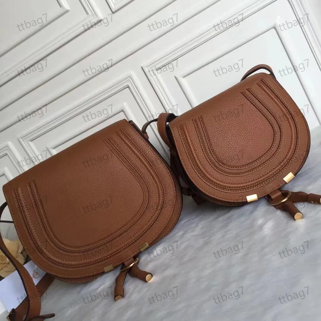 Designer 2024 Nouveau style en cuir Marcie petit sac de selle en cuir de veau grainé Tan Messenger Purse Hot Luxurys Sacs à bandoulière Portefeuille Sac de soirée Mode Femmes Sacs