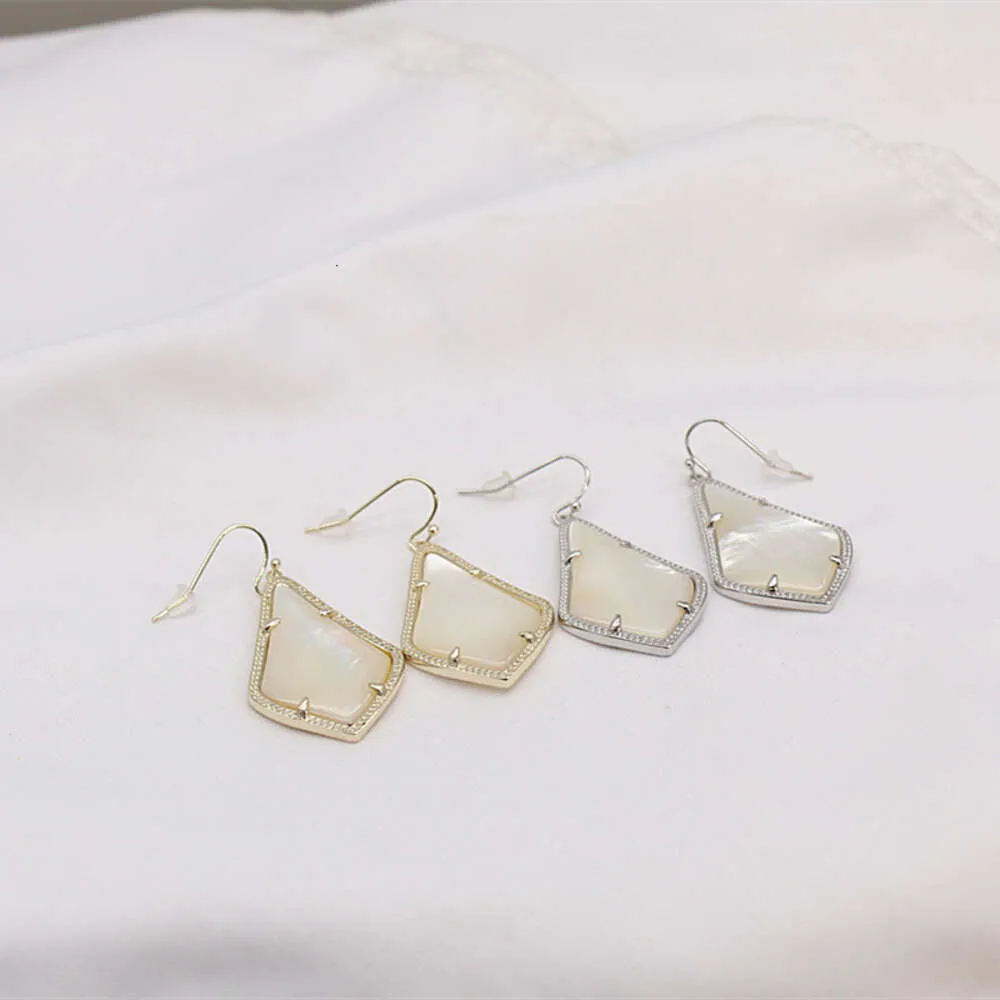 Kendrascott kettingontwerper Kendras Scotts sieraden studieroorbellen Alex Fashion KS -serie Temperament Diamond witte schaal oorbellen witte vlinderschelpen si