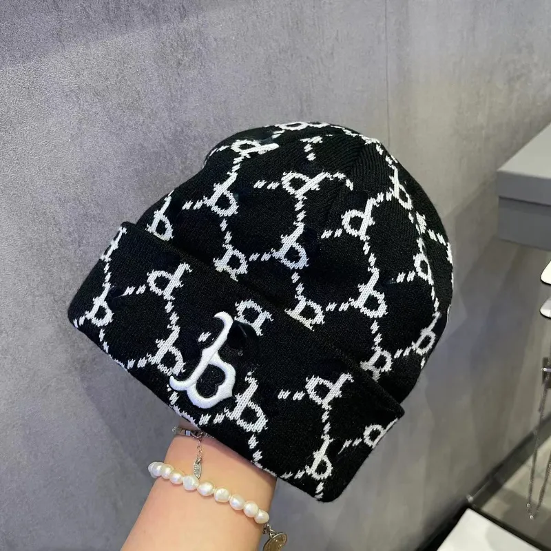 Berretti firmati unisex Cappello alla moda coreano pieno di ricami Cappello di lana con lettera B Cappello caldo a doppia maglia Cappello freddo