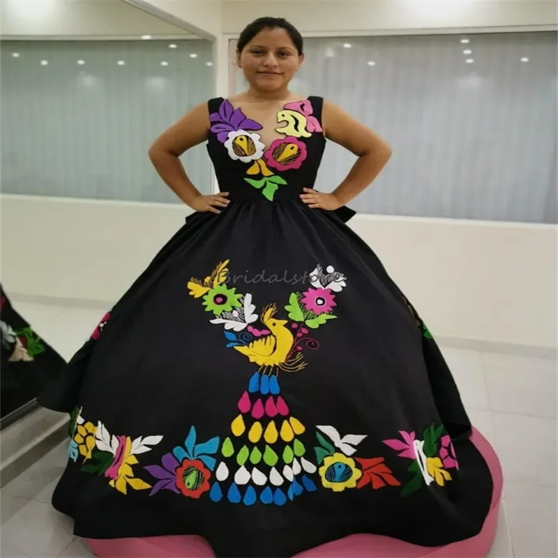 Colorful Embroidered Mexican Quinceanera Dress - Perfect for Fifteen Birthday, Backless Gothic Robe de mariage, Sweet 16 Party and More!