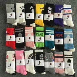 2023Mens Socks Skateboard Fashion Mans Letter Printed Socks Ape Head Pattern Hip Hop Sports Sock Free Size 21 Colours CO4I