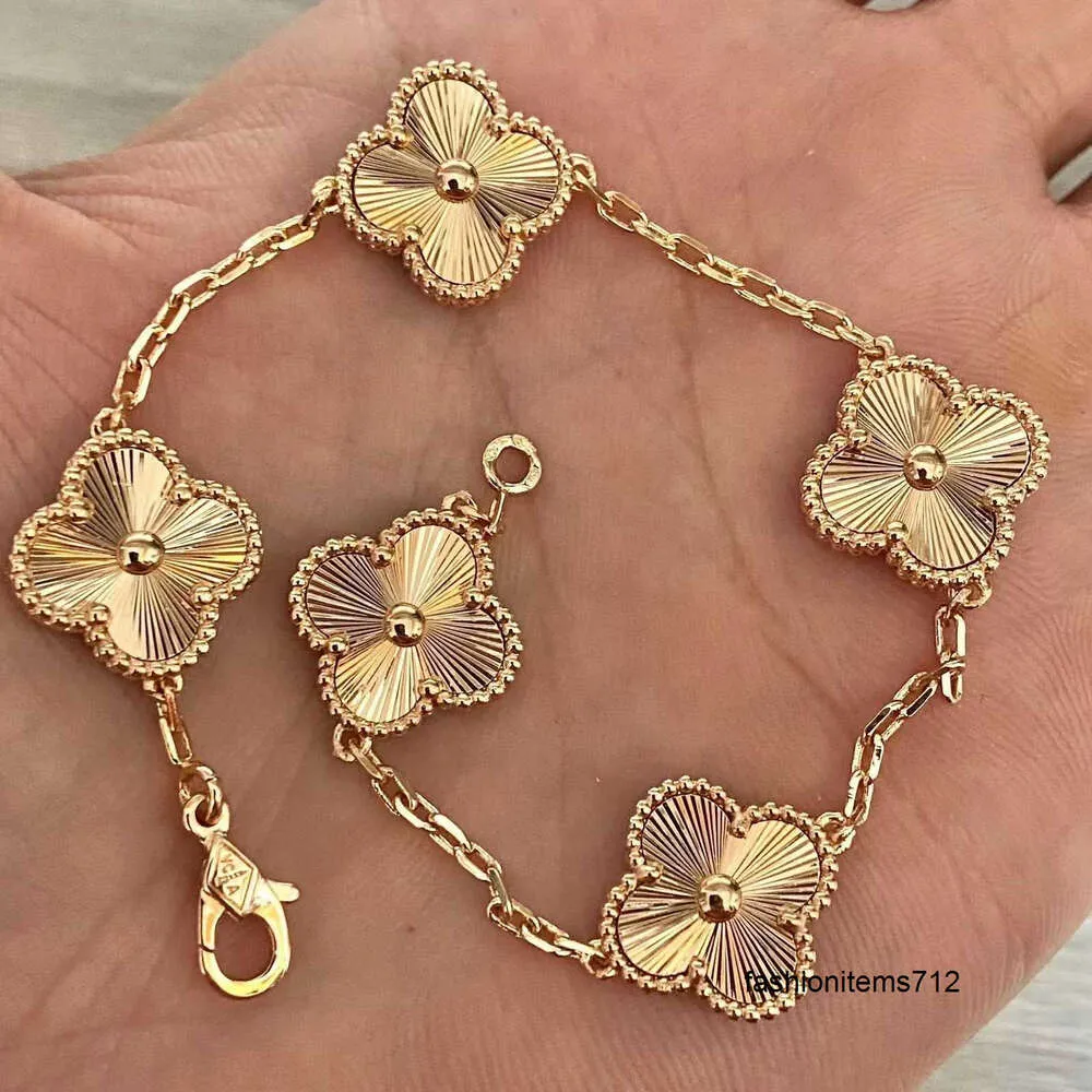 Bracelets de charme Luxury Van Clover Designer Bracelet Pearl 4 Folha 18K Gold Brand Brain -Brincos Brincos de Casamento Um Jewelr 7zdg