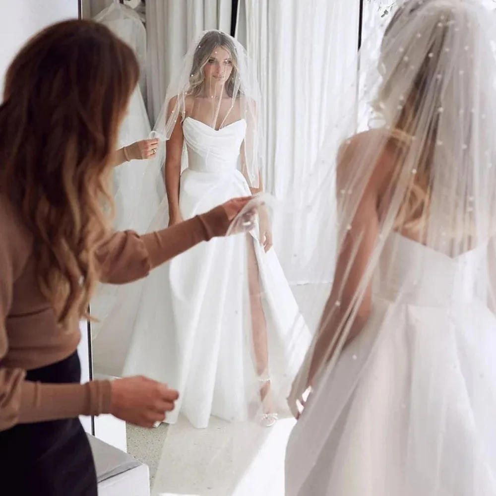 Ahorra a lo Grande en Compras al por Mayor de Vestido De Boda Sin Tirantes:  Vestido De Novia De Satén A Una Línea Satinada Con Tren De Barrido