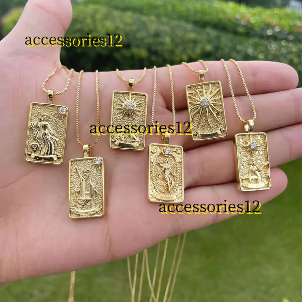 Collane con ciondolo Moda Tarocchi Pendenti Collane per le donne 2024 Goth 14k Oro giallo Tarocchi Luna Collana girocollo Tarocchi Divinazione Gioielli Collane di lusso