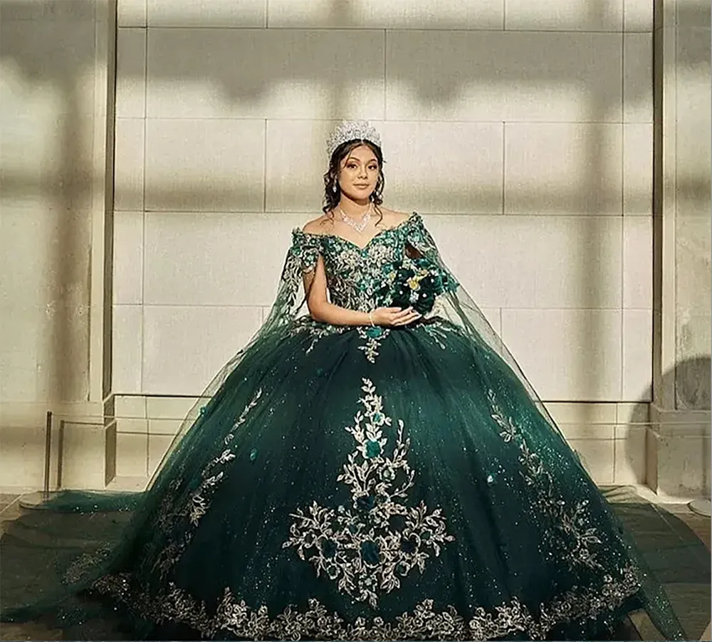 Glitter mörkgröna quinceanera klänningar med guld spetsar applikationer 3d blommig prinsess boll klänning söt 16 klänning um ärmar av axel prom special ocn