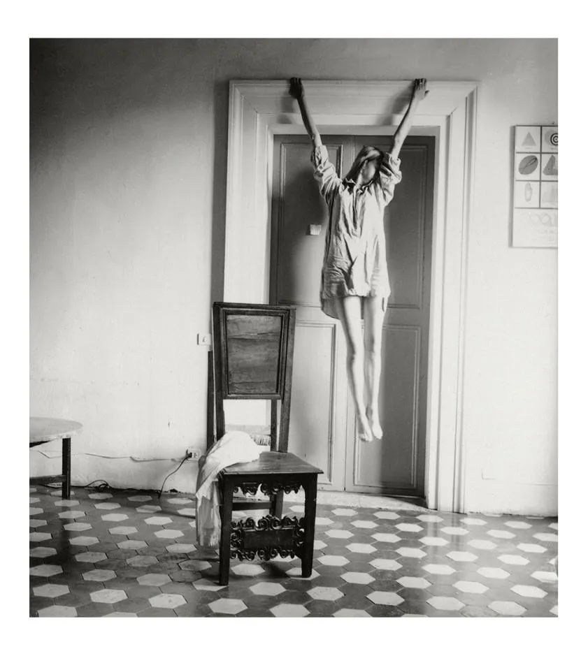 Francesca Woodman „Untitled Rome Italy 1977“, Gemälde, Poster, Druck, Heimdekoration, gerahmt oder ungerahmt, Papiermaterial 4421360