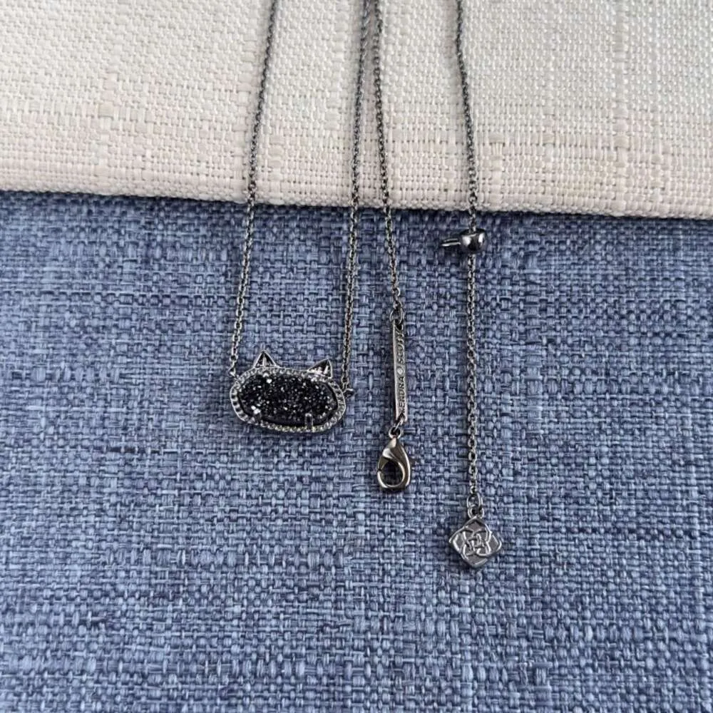 Colliers pendentifs Bijoux de créateur Collier mode géométrique ovale petites oreilles de chat Cool noir cristal dent collier Cha_voghion.com