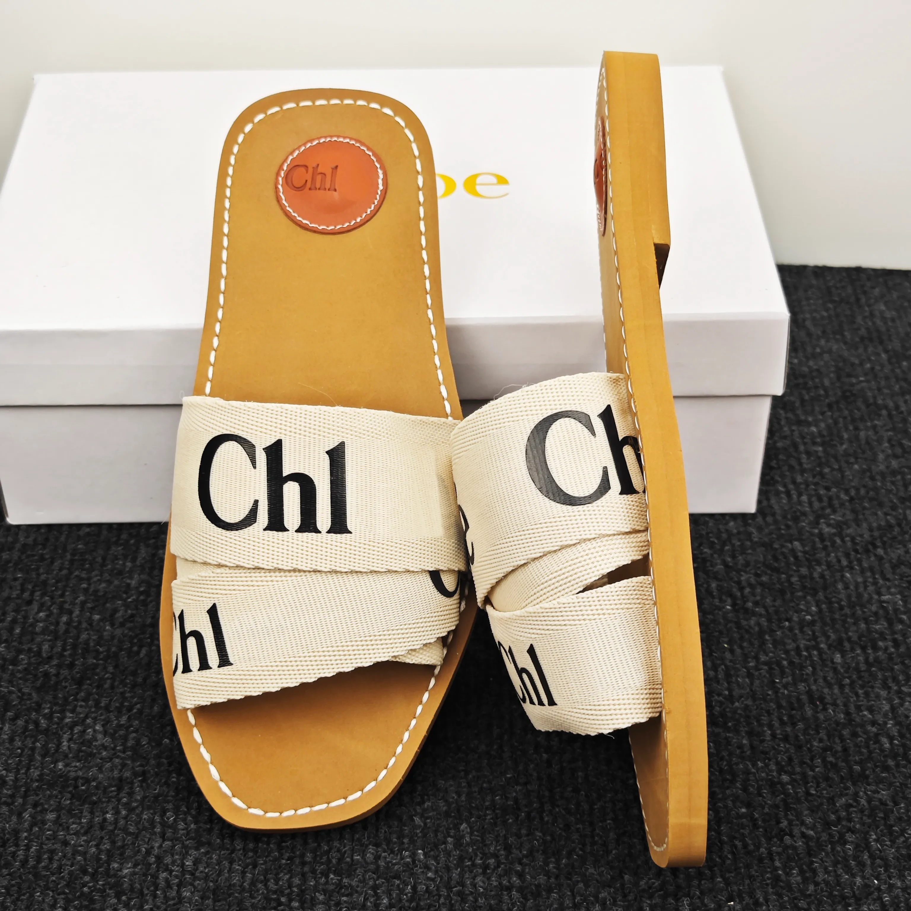 TX Chloee Chloes Nowy projektant damski drewniany sandałowy sluffy płaski dno kapcie wielobarwne koronkowe literowe kapcie Lets