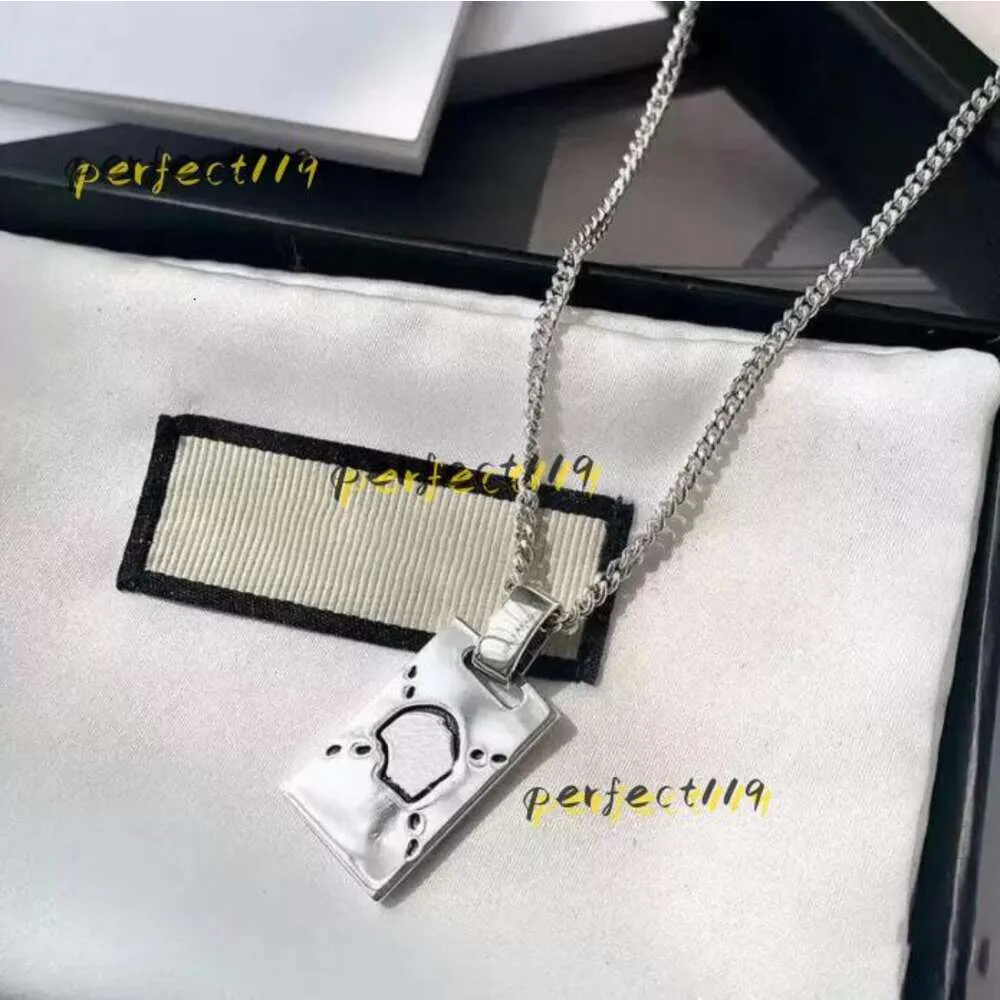 Pendentif Colliers Longue Section Desingers Collier Mode Charme Style Rétro Qualité Argent Couleur Loisirs Pendentifs Pour Unisexe Fourniture De Bijoux Bon Joli Joli 2024