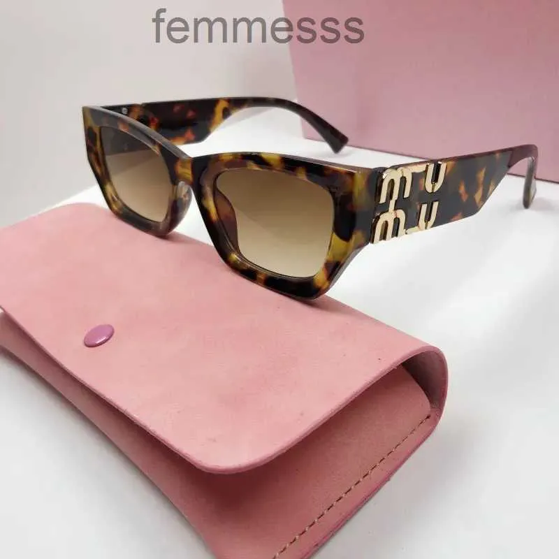 Fashion Sunglasses Mu Womens Personality Mirror Leg Metal Large Letter Design Multicolor Brand Glasses Factory Outlet Promotional SpecialS2J3 S2J327