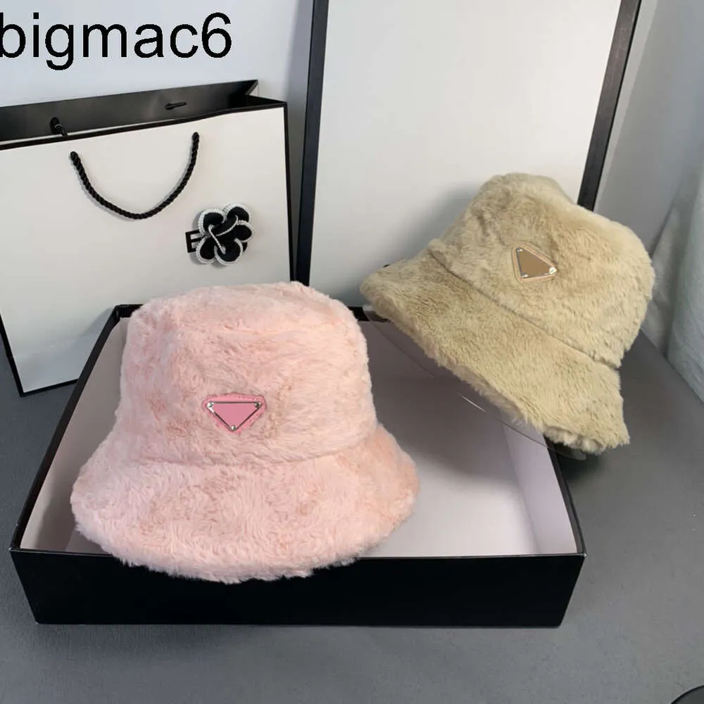 2024PD Designer Bucket Hat Women Winter Fur Hat For Women mode tjocka varma damer fiskare hattar praaada cap öron varmare gåva