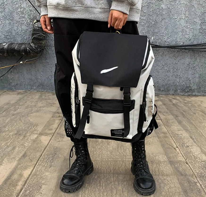 Toppdesigner ryggsäck sport avslappnad ryggsäck stor kapacitet resväska datorpåse modeväska bekväm justerbar axelrem