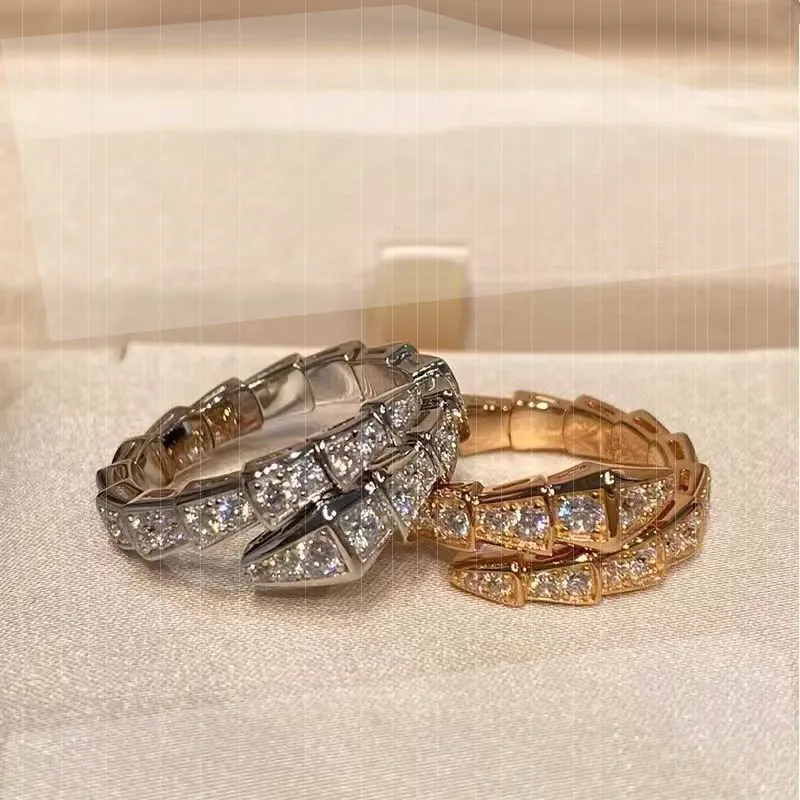 Offener Ring Snakee Anillo Buchstabenring mit Steinringen Größe 6 7 8 9 Ringe 12 Stil Serpentii-Schmuck Luxusringe vielseitiges Schmuckset Geschenke