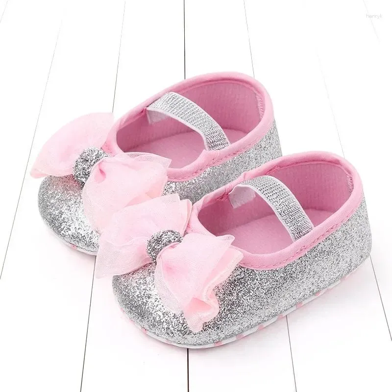 Scarpe da bambina per primi camminatori 2024 Primavera Autunno Infantile nato Bling Simpatiche bambine appartamenti Oro Argento Nero Rosa