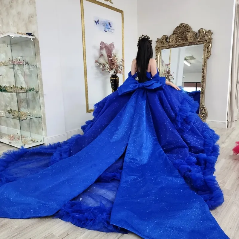 Abiti stile Quinceanera blu scintillanti con spalle scoperte Applique in pizzo con perline Tull Corsetto a strati abiti da xv anos Sweet 15 Prom Gown