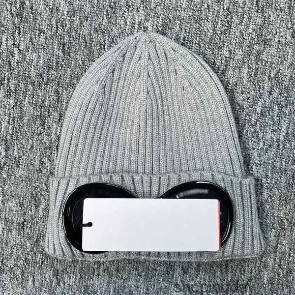 CP Due lenti Occhiali Occhiali Berretti Uomo Cappelli lavorati a maglia Cappellini con teschio Outdoor Donna Uniesex Berretto invernale Grigio Cofano Gorros Company 2024 Inverno 015UDX