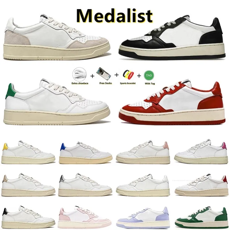 2024 Designer Médaillé Chaussures Casual Sneake Hommes Femmes Action Bicolore Panda Blanc Noir Cuir Daim Fuchsia Or Vert Rouge Rose Jaune Faible USA Extérieur