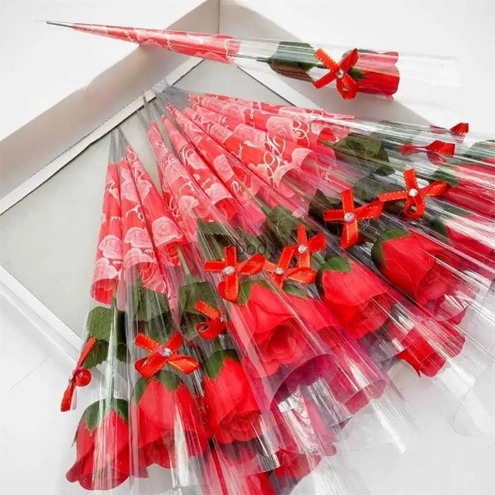 Faux Floral Verdure Creative 10 Pcs Tige Unique Rose Artificielle Avec Emballage En Plastique Savon Fait Fleurs Cadeau De Saint Valentin Fête D'anniversaire Decorat YQ240125