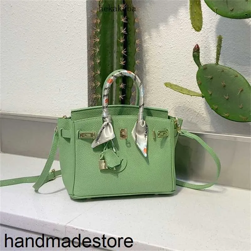 Sac à main de créateur Platinum Style d'été Vert avocat Mode Première couche Sac en peau de vache Une épaule Diagonale Croix Cuir Femme