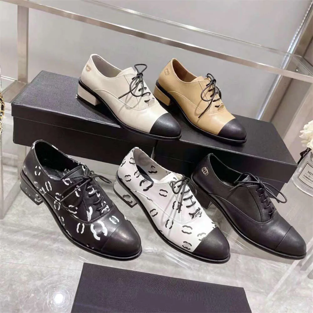 2024 New Fashion Leather Women's Loafers Luxury Designer Lace-up Color Matching Dress Shoes High Quality Low Heel Brogues Women Designer Leather Shoe Working letterg