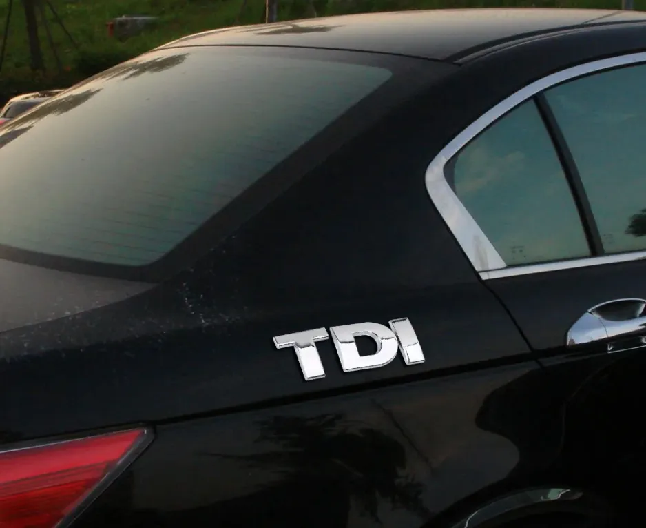 Aufkleber Reflektierender Turbo-Direkteinspritzer für VW Golf JETTA PASSAT MK4 MK5 MK6 Autoaufkleber 3D-Metall-Emblem-Abzeichen TDI-Logo