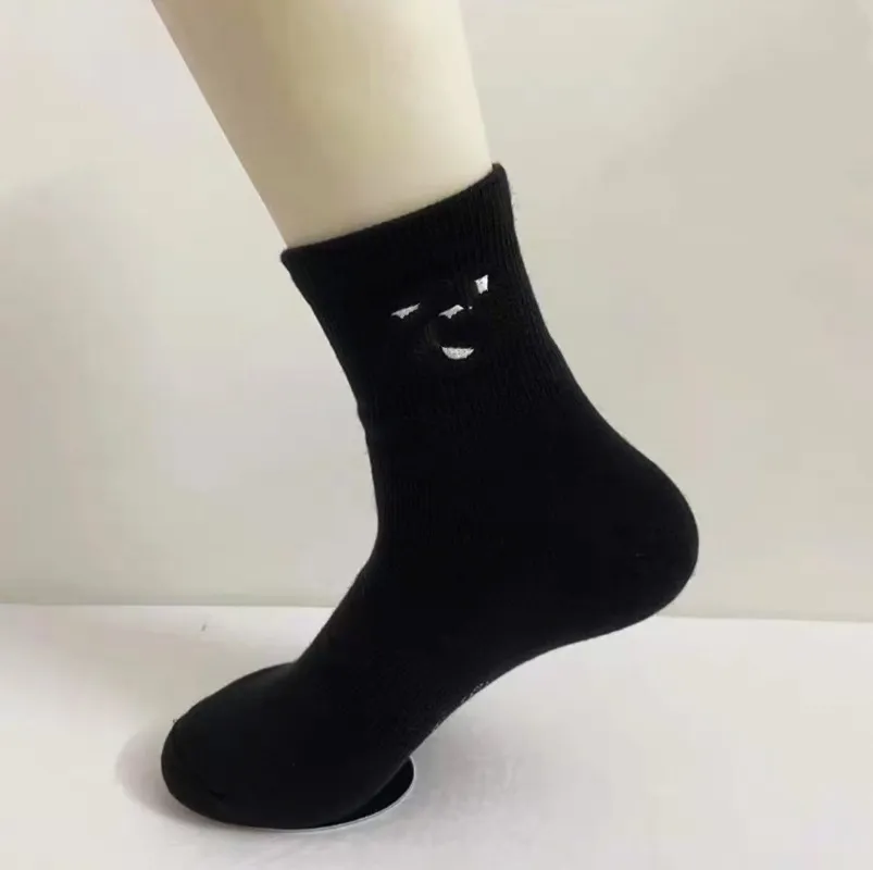 Bas de créateurs Chaussettes de sport d'entraînement Chaussettes mi-tube à rayures brodées