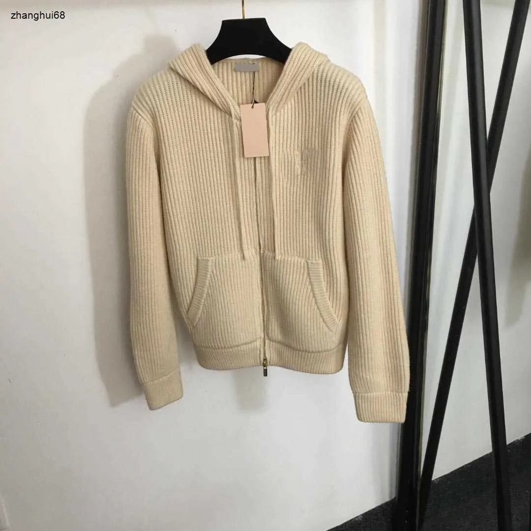 giacca da donna firmata moda lussuosa Lettera sul petto cardigan in maglia a maniche lunghe con cappuccio cappotto con doppia cerniera indumento superiore di alta qualità 24 gennaio