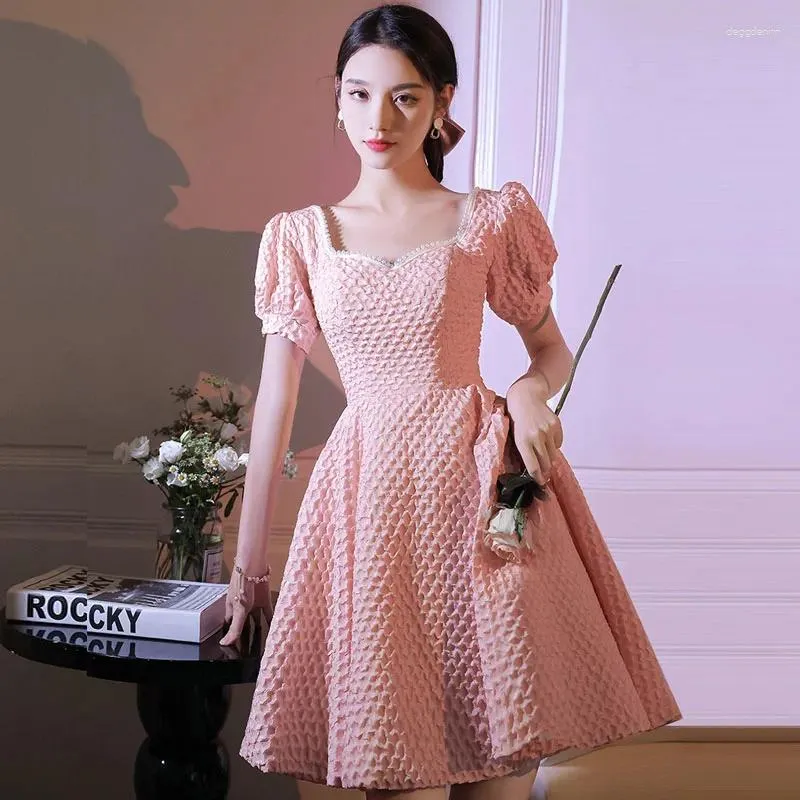 Party Dresses Dongcmy Luxury Pink Nisch Light High-End Graduation Dress Fashion Short-Sleeved Evening Alumni Gown