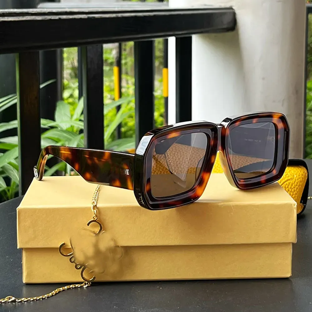 Square Sunglasses for Women and Men with UV400 Polarized  display picture 1