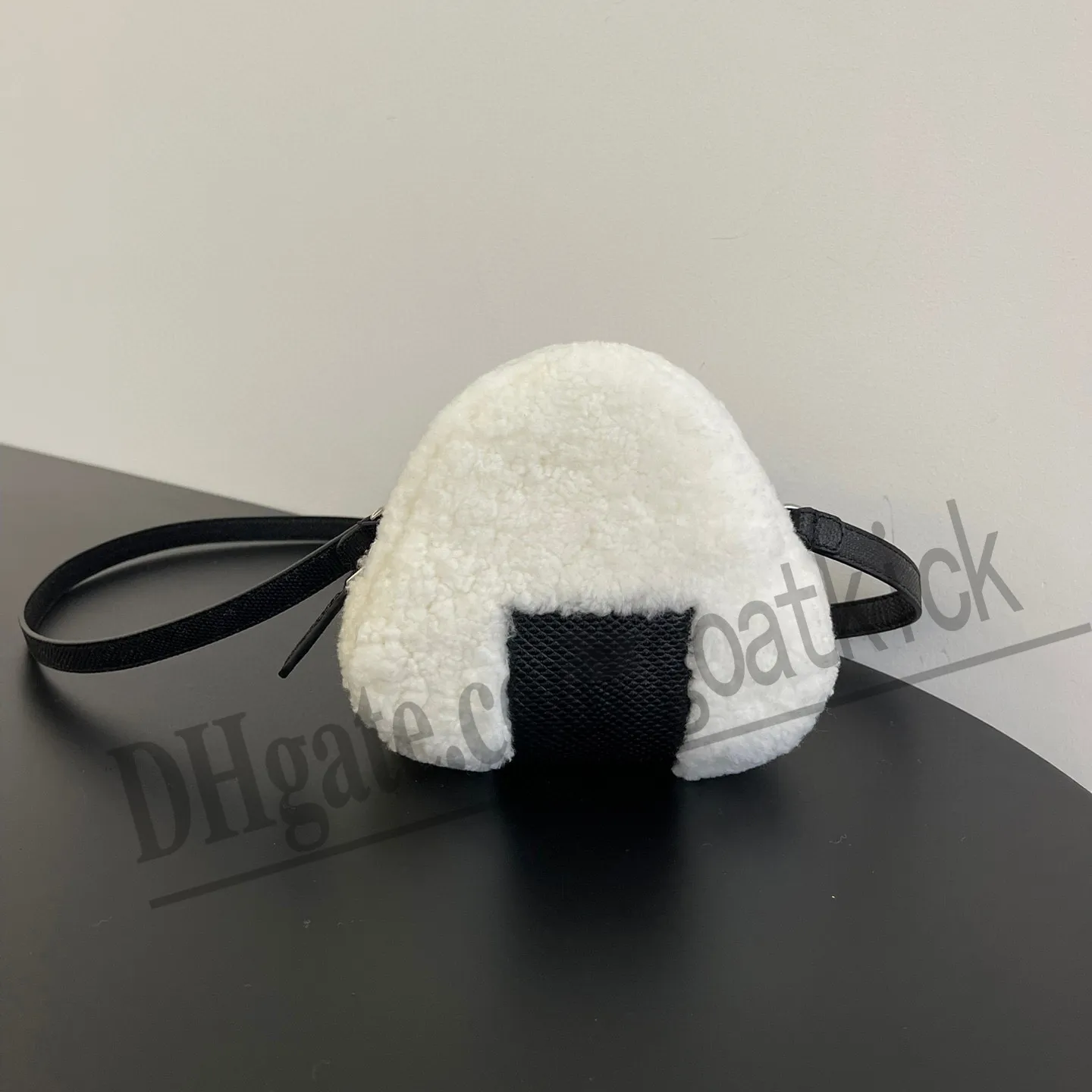 Designer Bag Snake Skin with Lamb Hair Rice and Vegetable Roll Shaped Messenger Bag New Shoulder Bags Luxury Women Messenger Bag White Crossbody