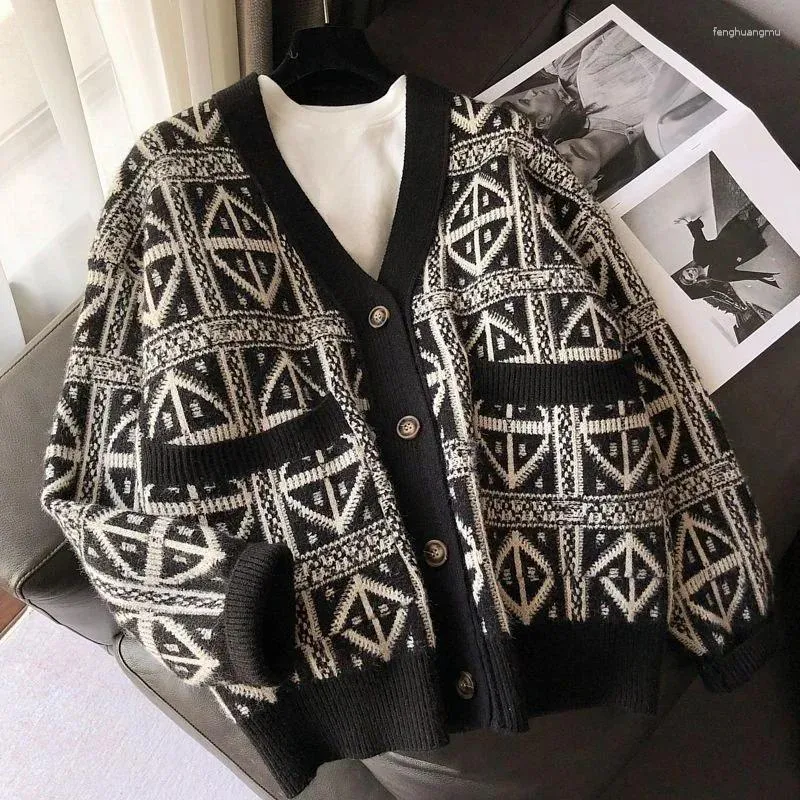 Maglioni da uomo lavorati a maglia per uomo Cardigan Giacca Cappotto Y2k Streetwear Abbigliamento uomo Grafica nera con tasche Felpe con scollo a V Sheap S A